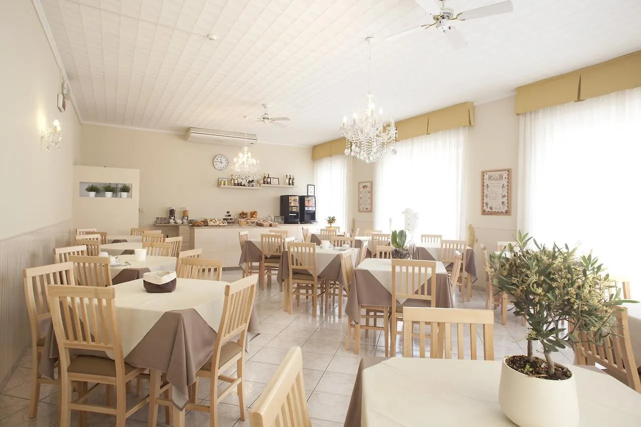 Hotel Villa Perazzini Rimini 2*,  Italia