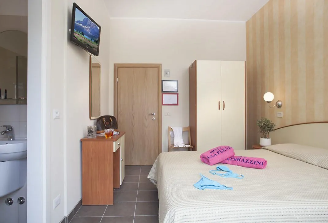 Hotel Villa Perazzini Rimini 2*,