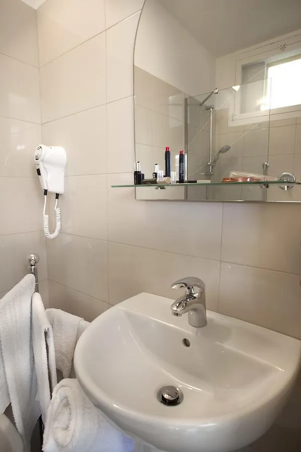 **  Hotel Villa Perazzini Rimini Italia